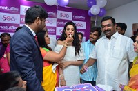 Priya Sree launches Naturals Salon at Mehdipatnam